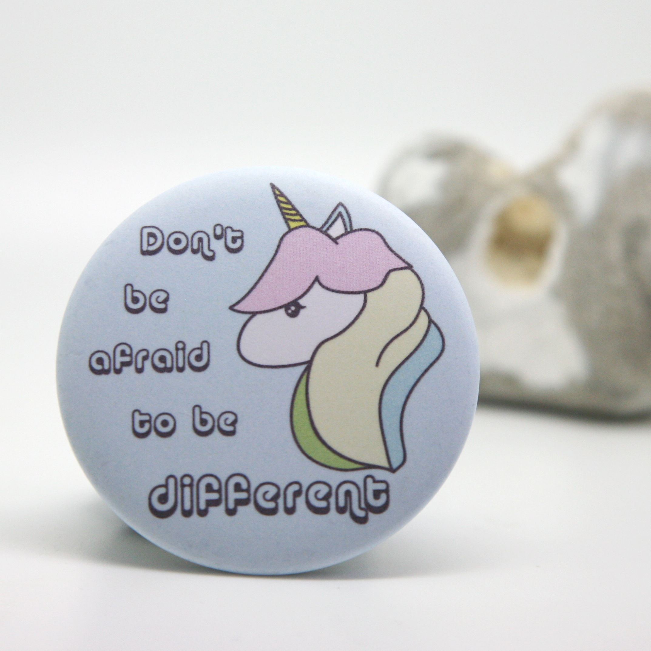 badge "don't be afraid to be different"