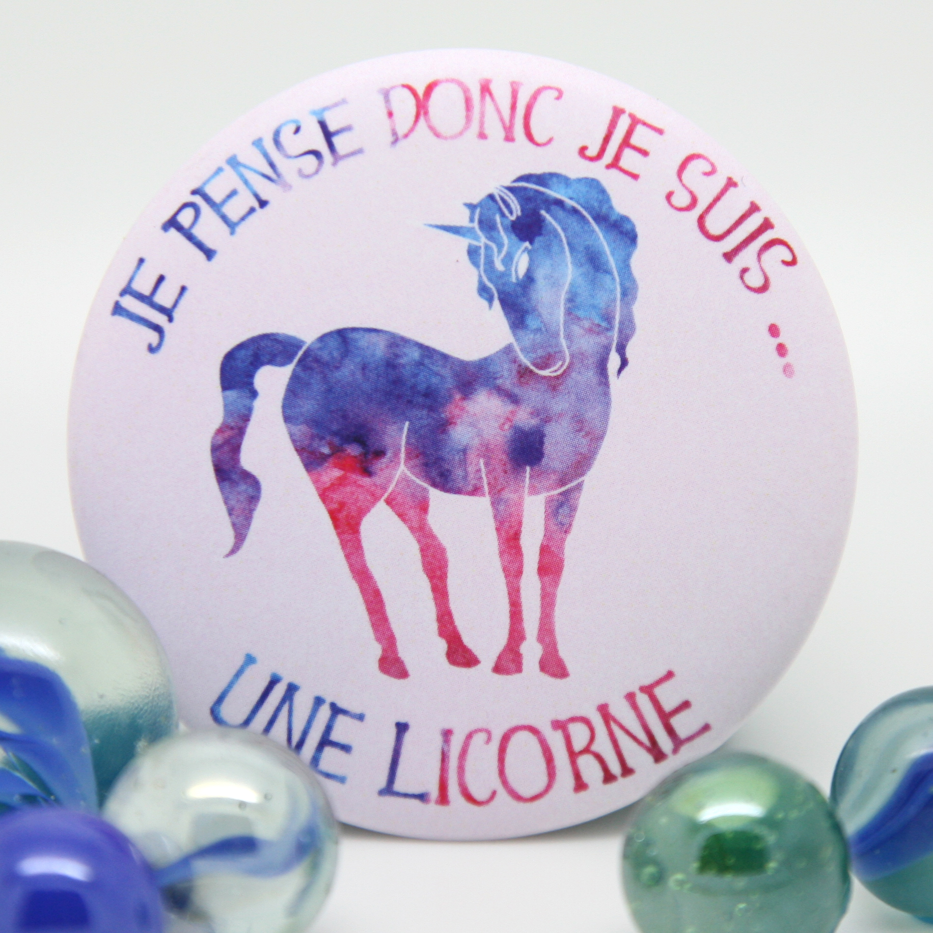badge "je pense donc je suis...une licorne"