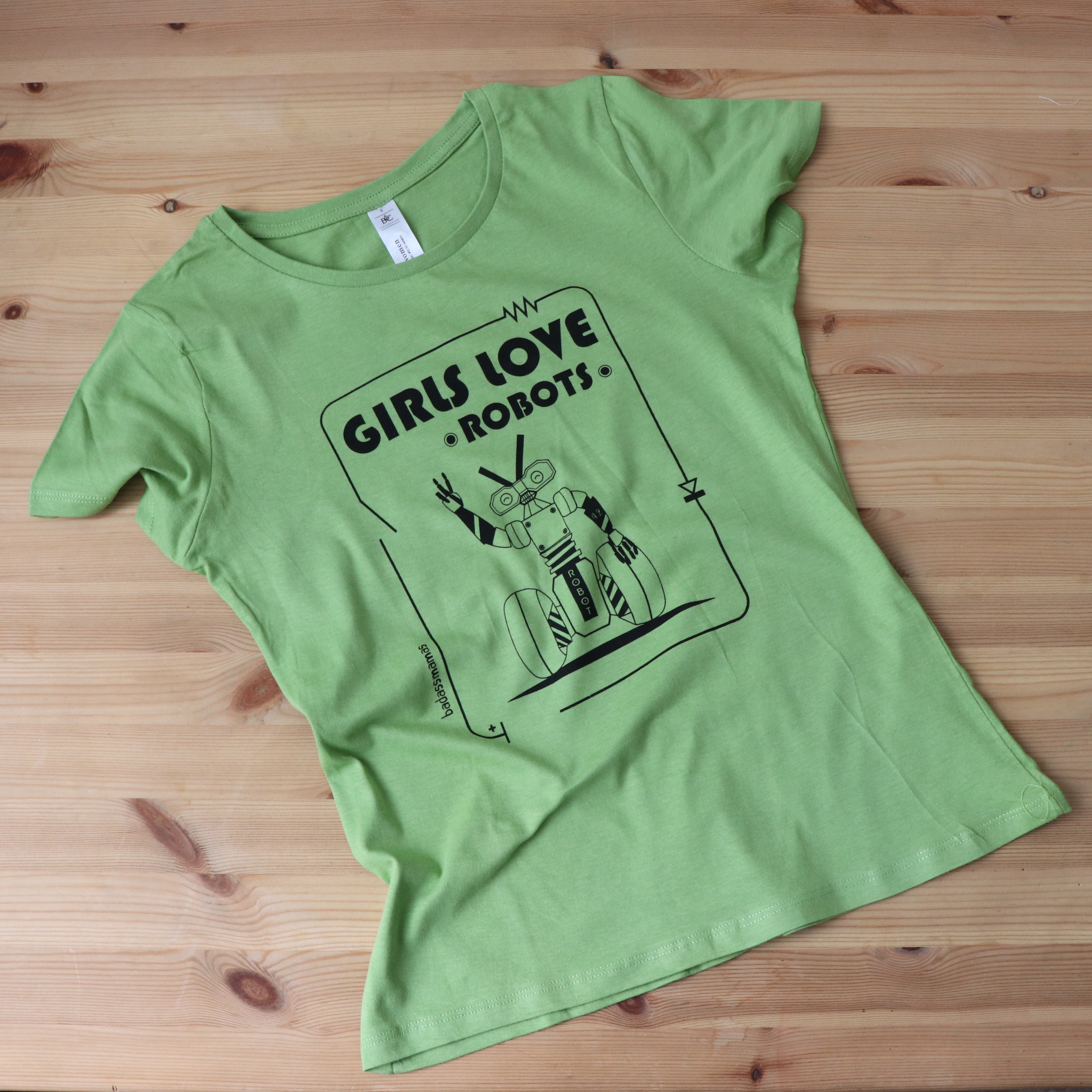 tee shirt "girls love robots" - pistache